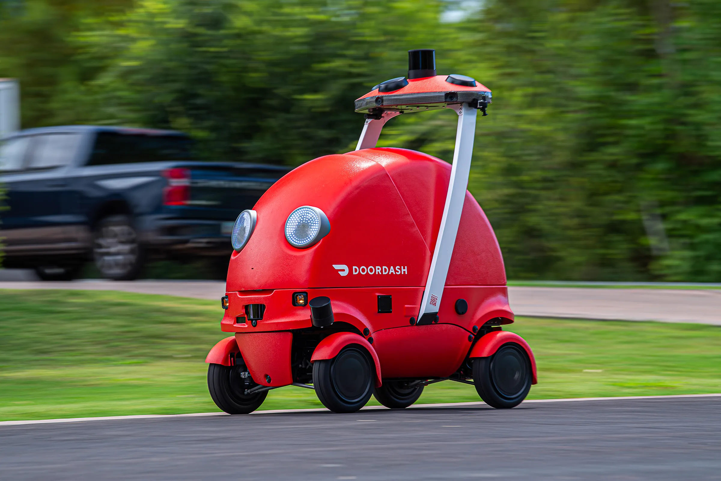 Otonom Robot DoorDash Dot ile Yemek Teslimatı