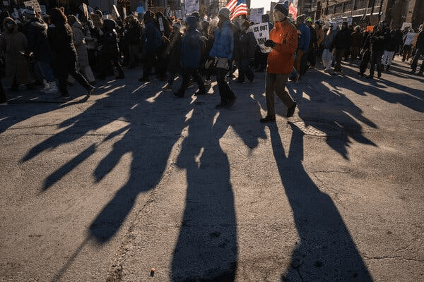 Homeland Security, Anti-ICE Hesaplarını Ortaya Çıkarmak İçin Yüzlerce Alt Yazı Gönderdi