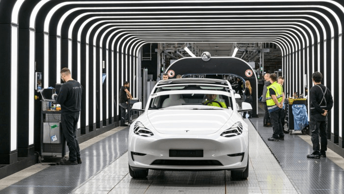 Avrupa'da Tesla Satışları Düşüyor, Elektrikli Araç Satışları Yükseliyor