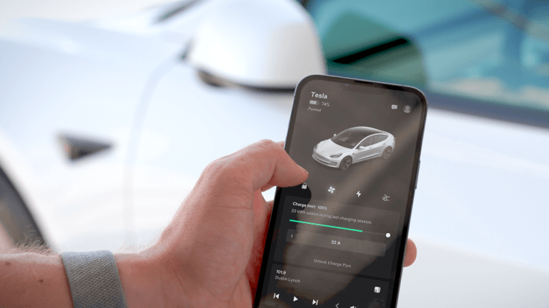 Tesla'dan Uzun Süredir Beklenen Apple Wallet Araba Anahtarı Desteği Geliyor