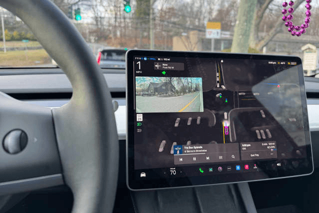 Tesla Robotaksileri Yeni Güncellemeyle Altın Rota Görselleri Aldı: Bu Gözetimden Bağımsız FSD mi?