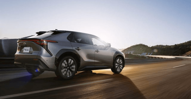 Yeni Toyota bZ4X, Japonya'nın En Uzun Menzilli Yerli Elektrikli Aracı Oldu